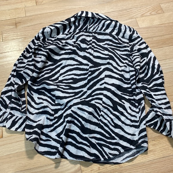 Lauren Ralph Lauren zebra striped button down shirt small petite - Picture 2 of 3